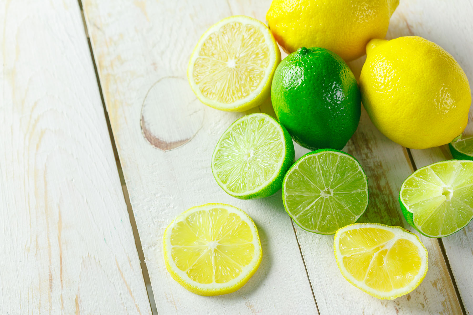 Composto presente no limão e na laranja ajuda a reduzir peso