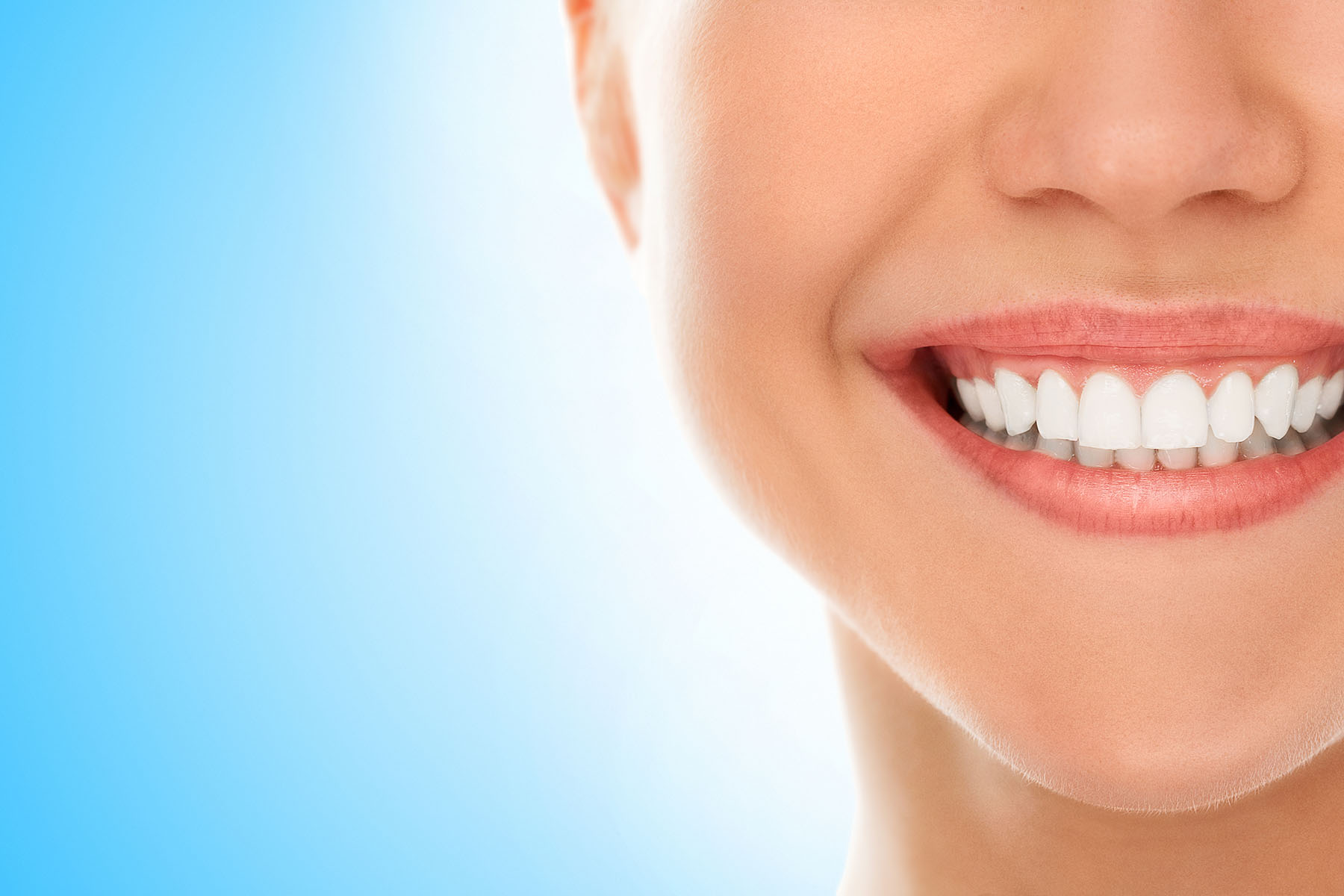 10 hábitos que prejudicam os dentes e o sorriso