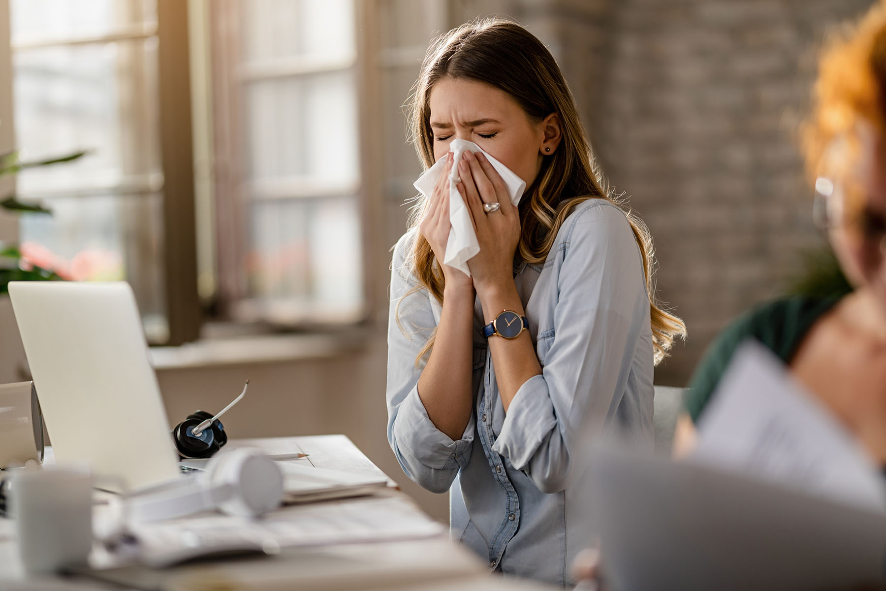 Como sei se tenho constipação, gripe ou COVID-19? As explicações de uma médica